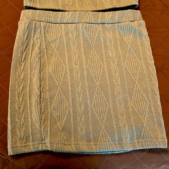 Halter top & bodycon skirt set - Picture 3 of 5